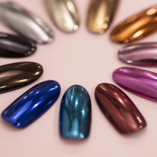 GLAMORA CHROME COLLECTIONS První zářivé jarní dny jsou za námi, což se nám tematicky krásně potkává s jednou blyštivou...